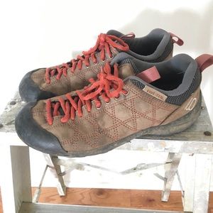 5/10 brand hiking shoes